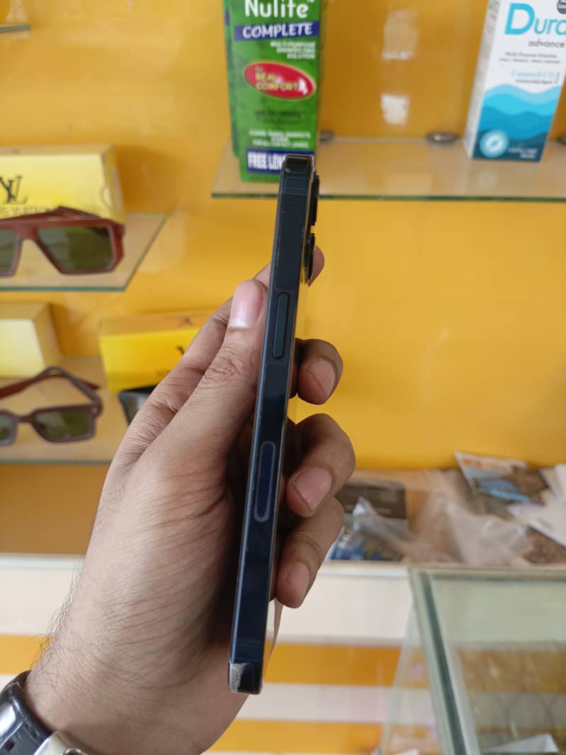 Apple iPhone 13 2