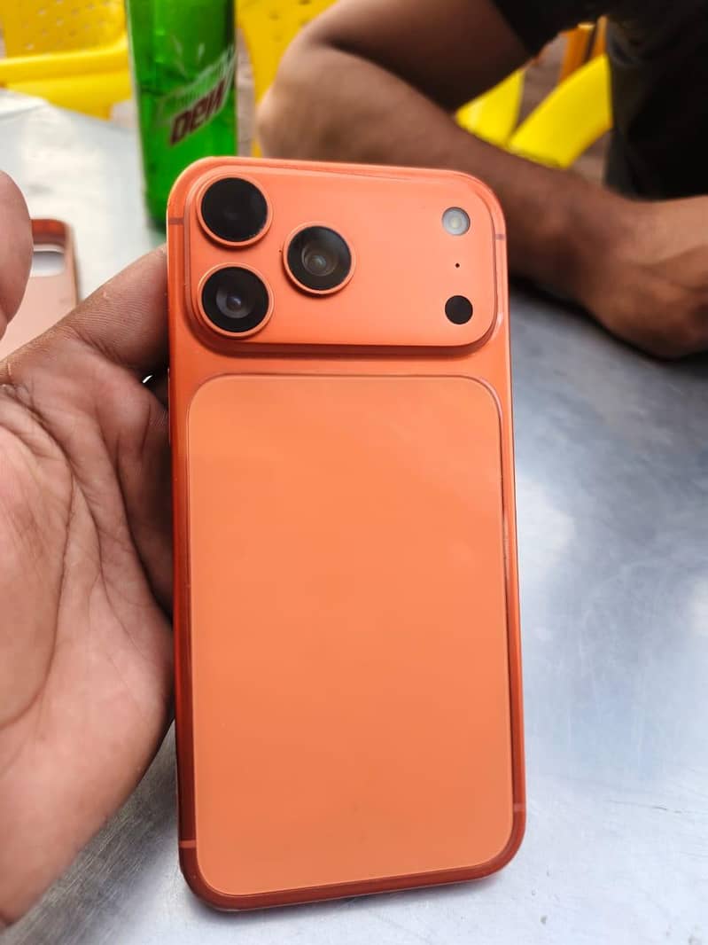 Apple iPhone 17 Pro Max 5