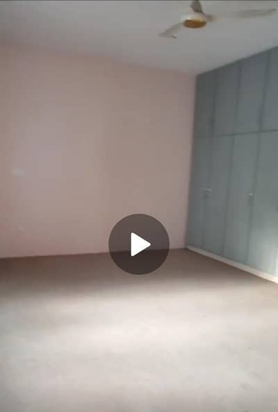 UPPER PORTION available for silent office