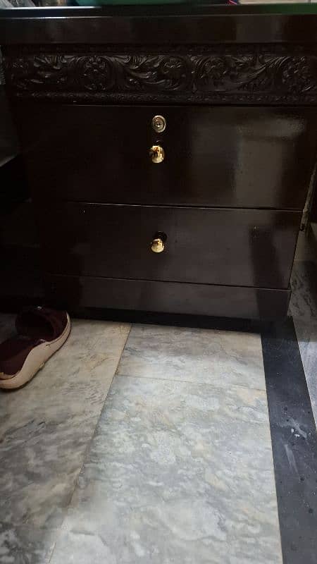 King size bed 3