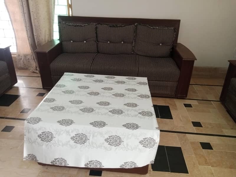 7 seater box type sofa 0