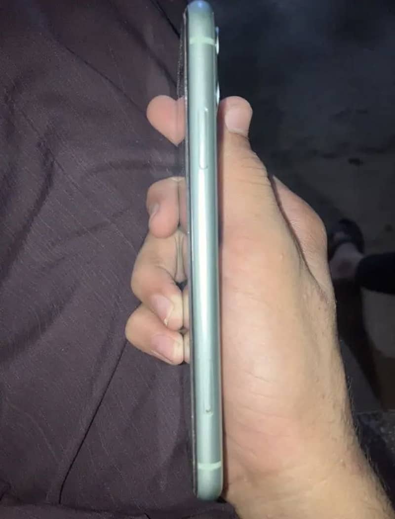 Apple iPhone 11 3