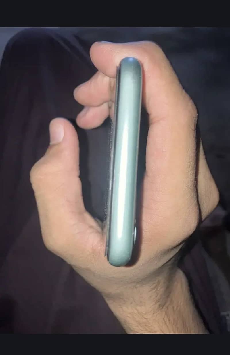 Apple iPhone 11 4