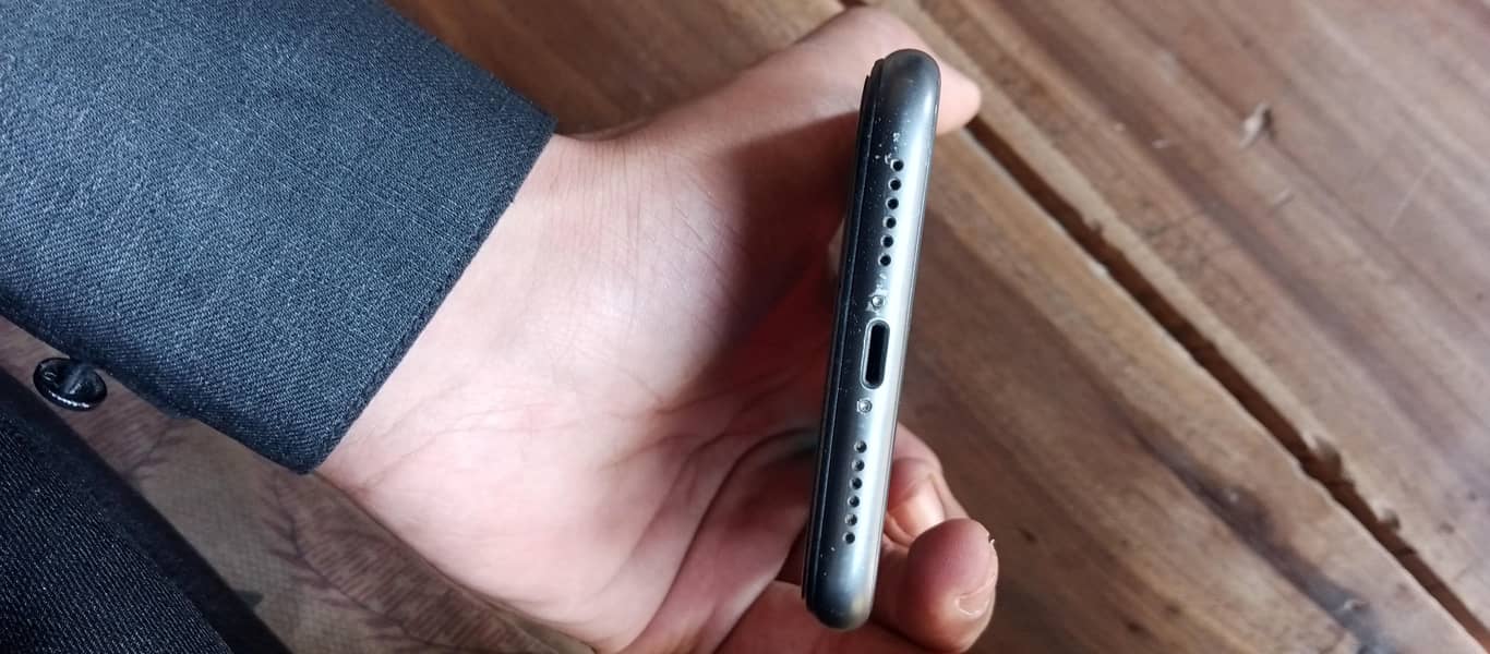 Apple iPhone 11 0