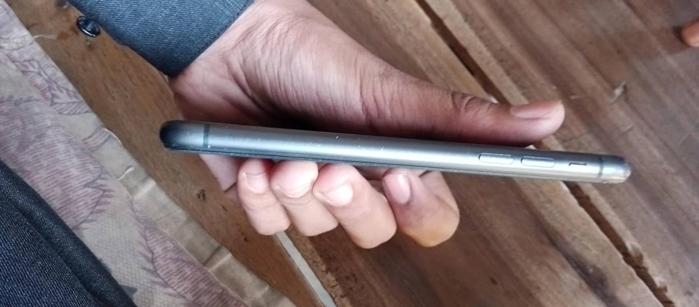 Apple iPhone 11 3