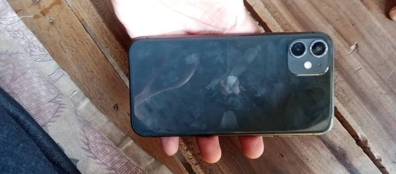 Apple iPhone 11 4