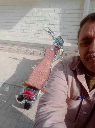 Honda 125 black 25 model urgent sell