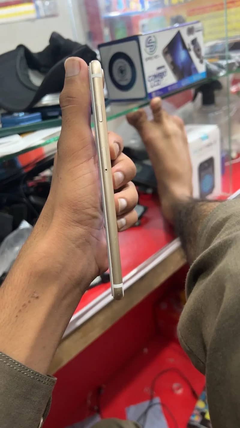 Apple iPhone 7 Plus 2