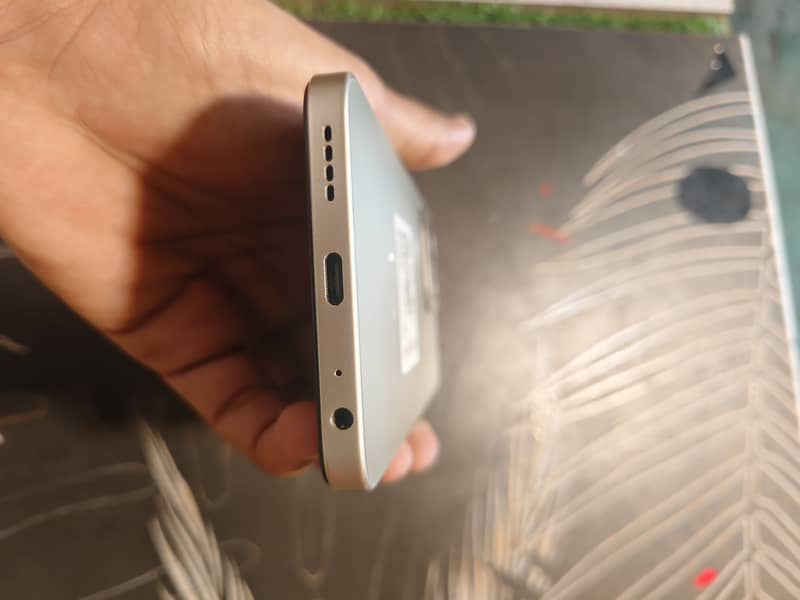 Itel 100c 4