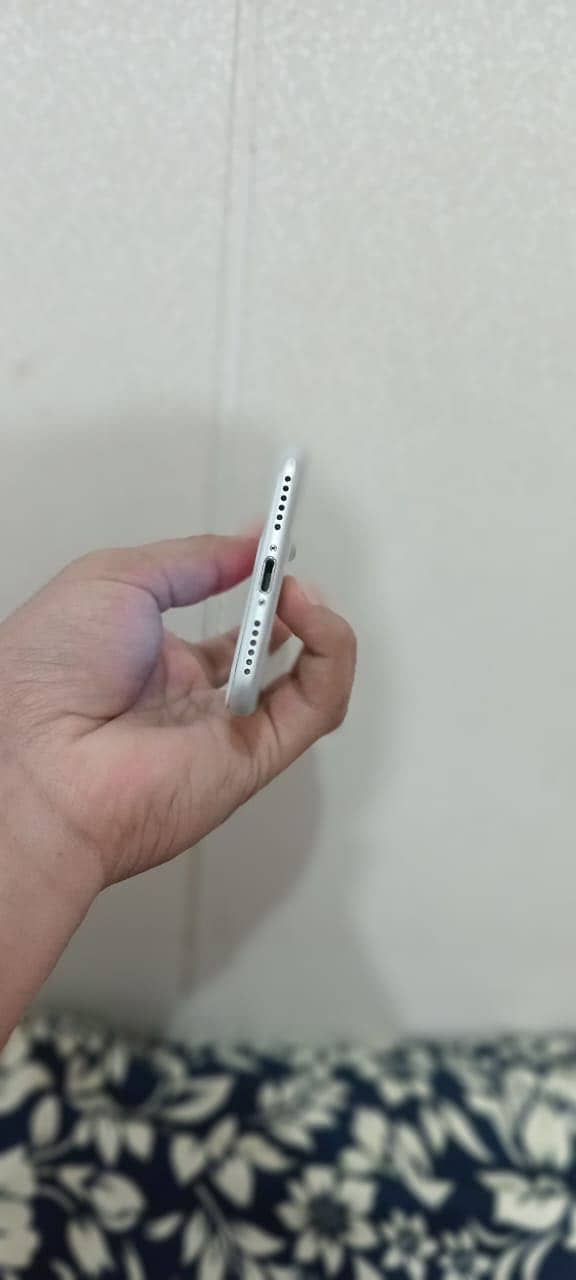 Apple iPhone 7 2