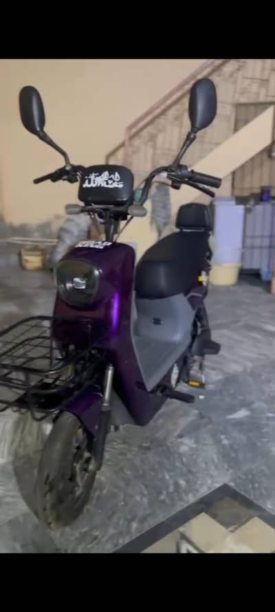 Road king Scooty