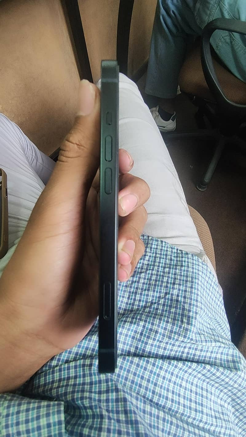 Apple iPhone 13 2