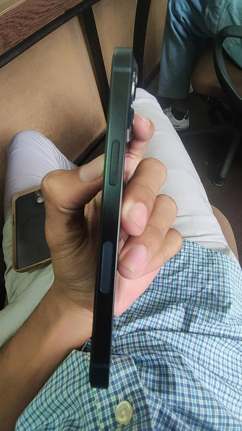 Apple iPhone 13 3