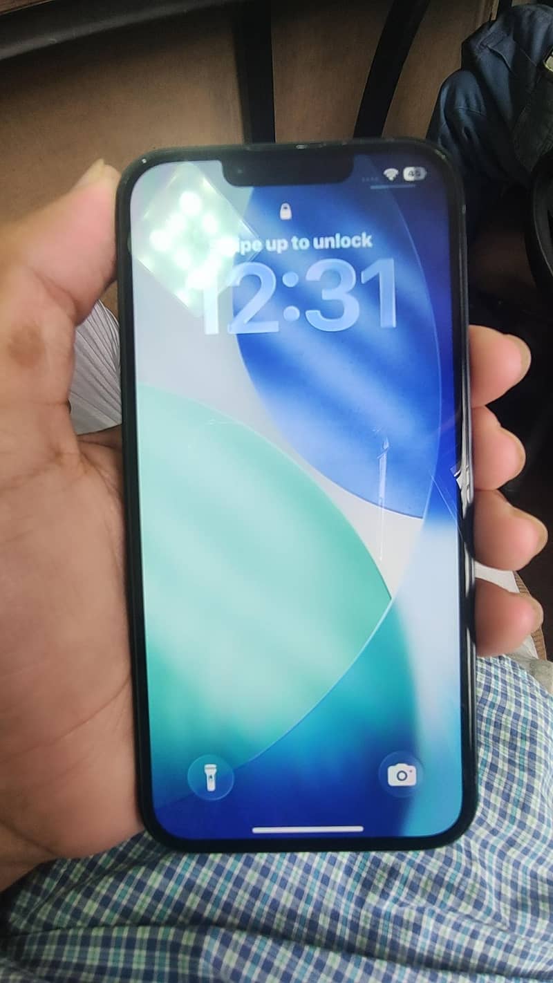 Apple iPhone 13 4