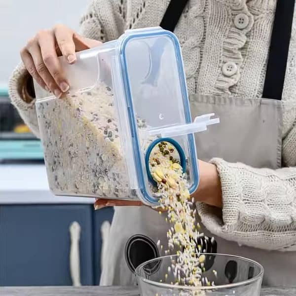 Sealed Pour-Spout Cereal & Grain Keeper (4L) with Tags