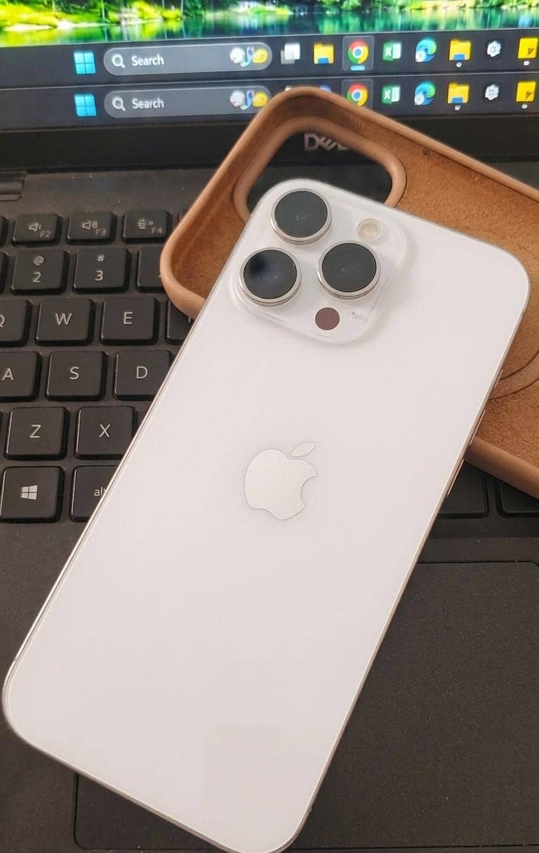 Apple iPhone 16 Pro Max 0