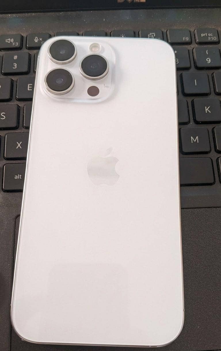 Apple iPhone 16 Pro Max 1