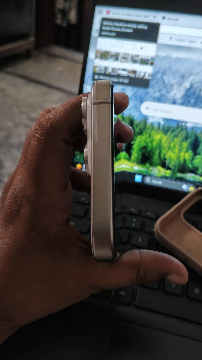 Apple iPhone 16 Pro Max 2