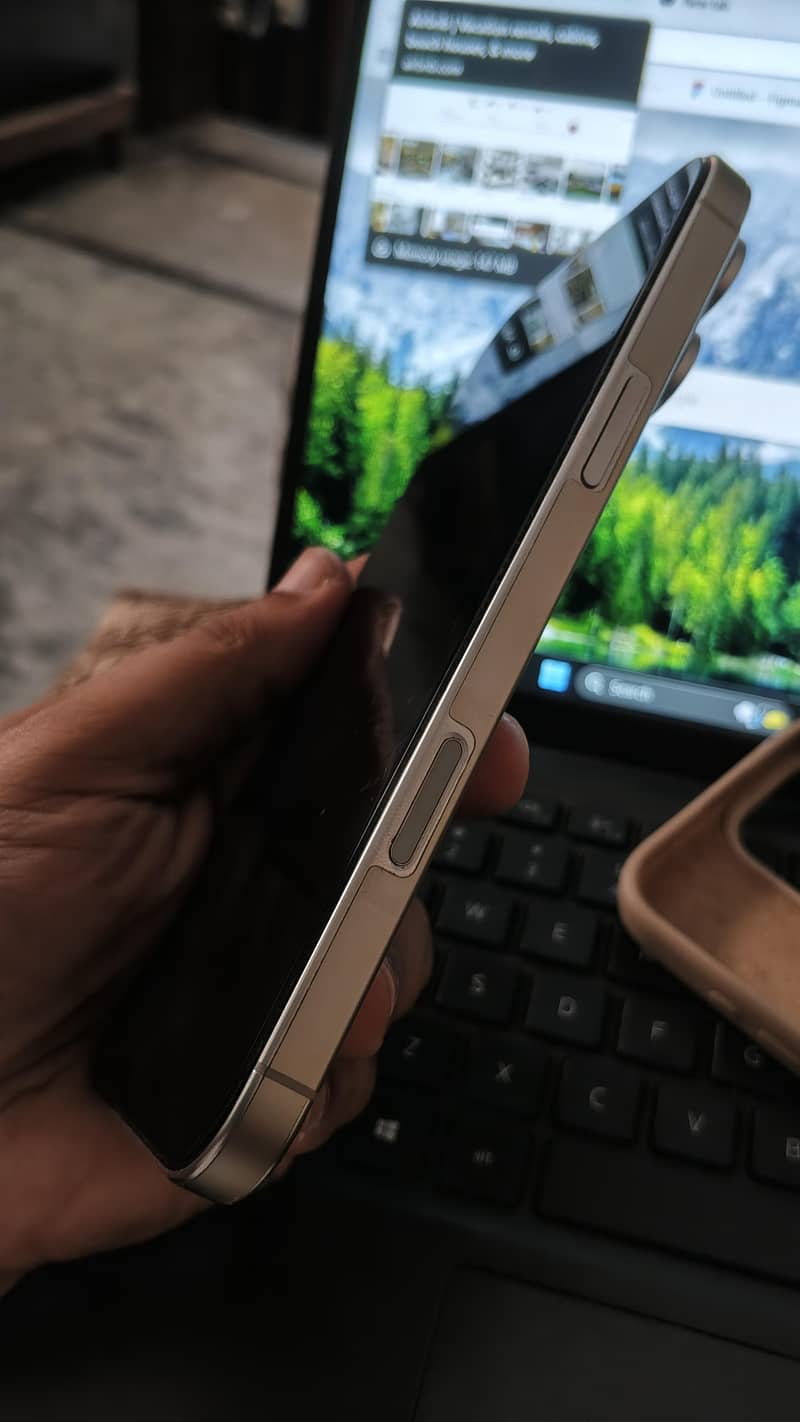 Apple iPhone 16 Pro Max 5