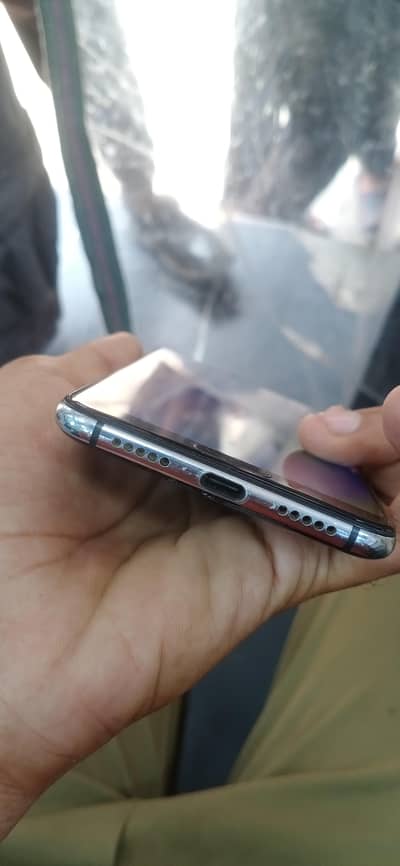 Huawei p 20 pro for urgent sale