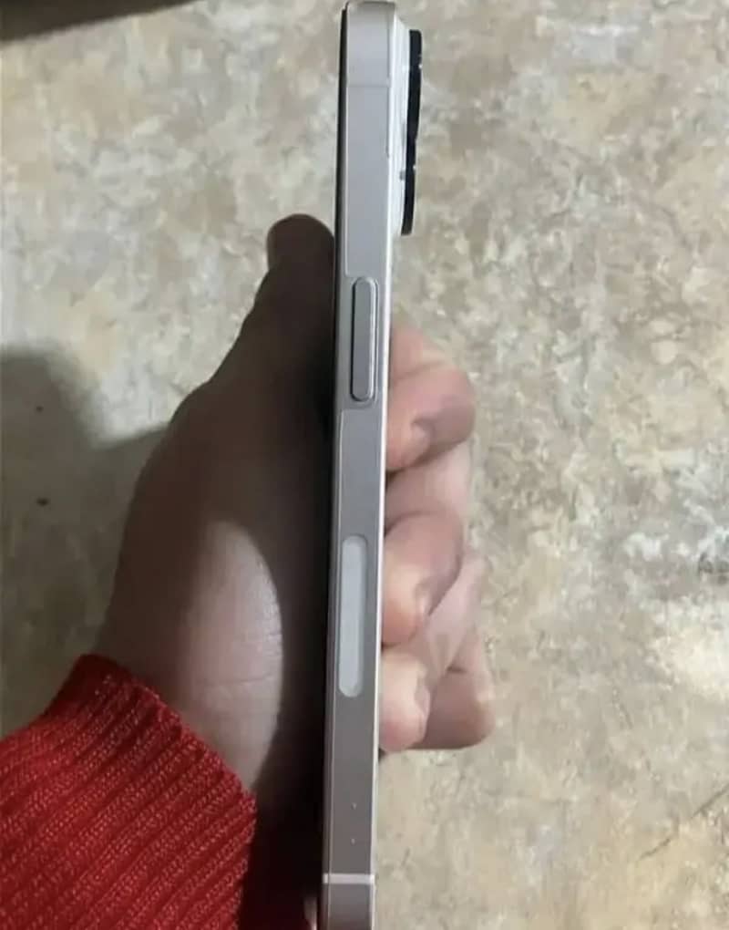Apple iPhone 14 4