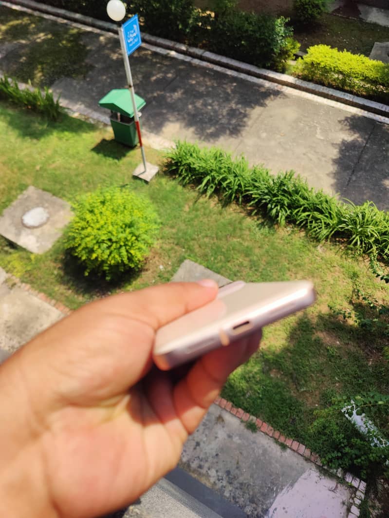 Google Pixel 8 3