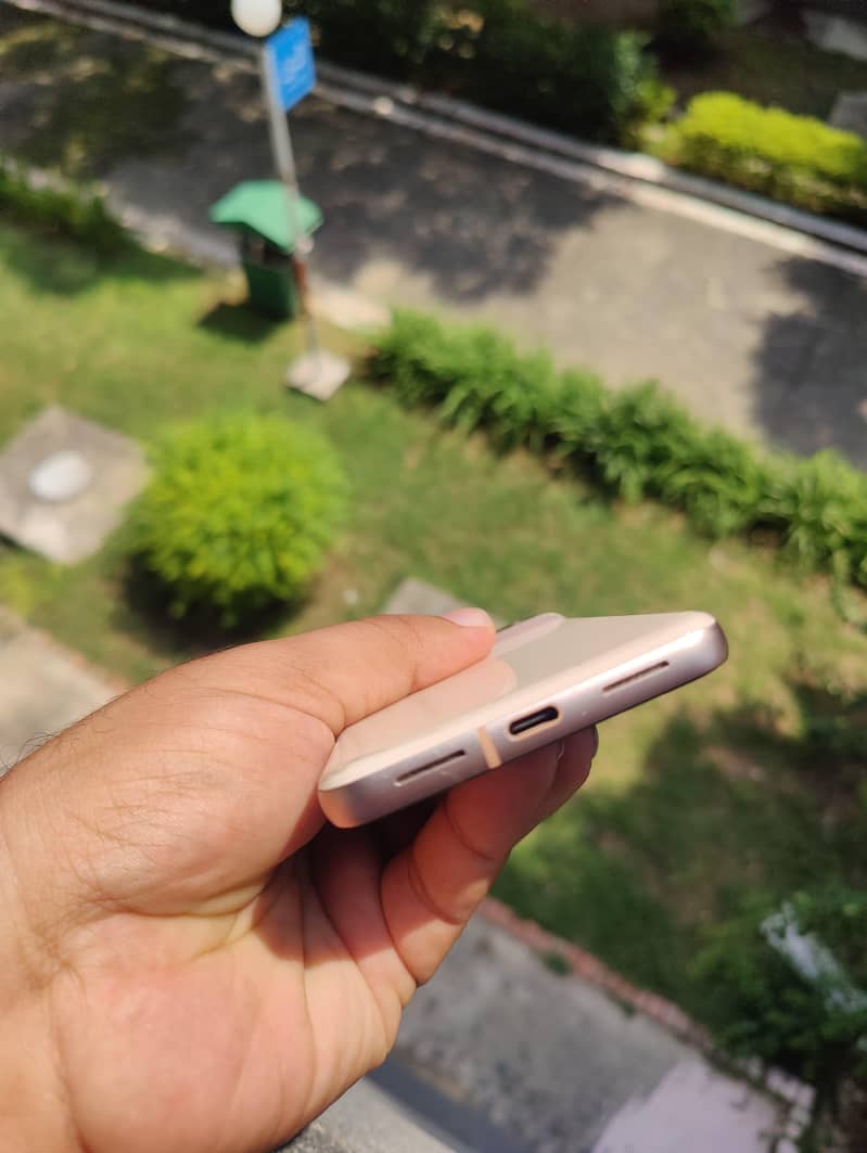 Google Pixel 8 5