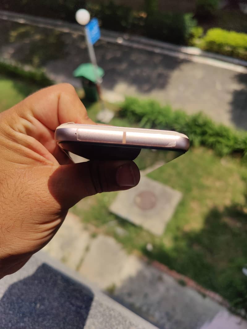 Google Pixel 8 6