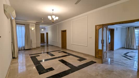 FOR RENT Fully Renovated 5-Beds Double Storey House F_7/2