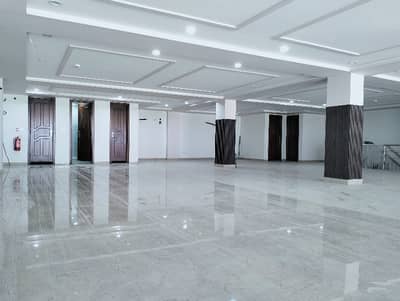 16 MARLA (20000 SQ Ft)BRAND NEW BUILDING 7 FLOORS WITH LIFT