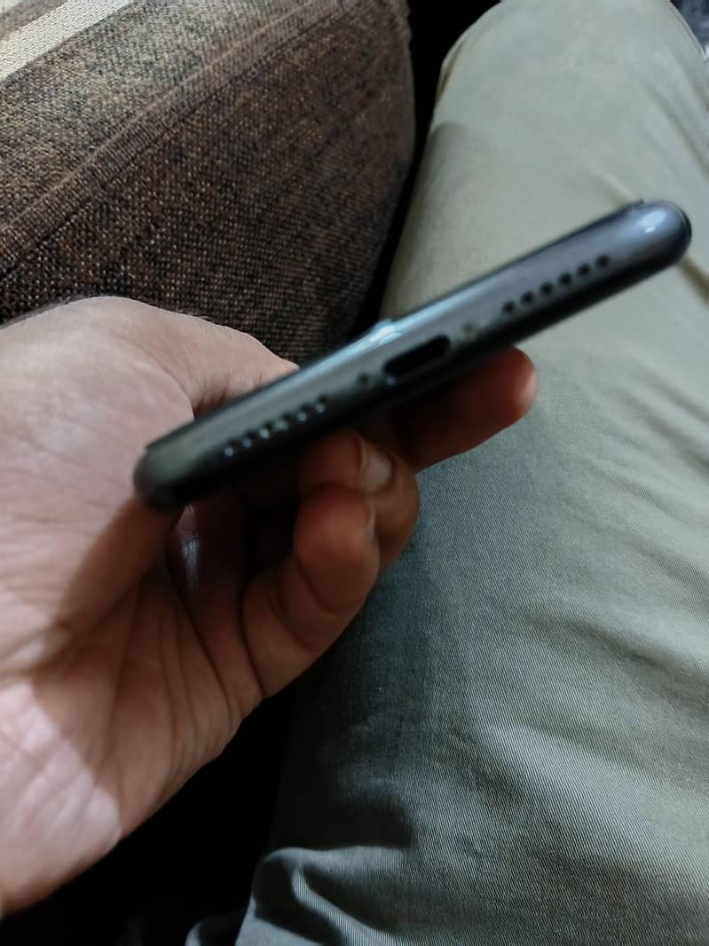 iPhone 11 6