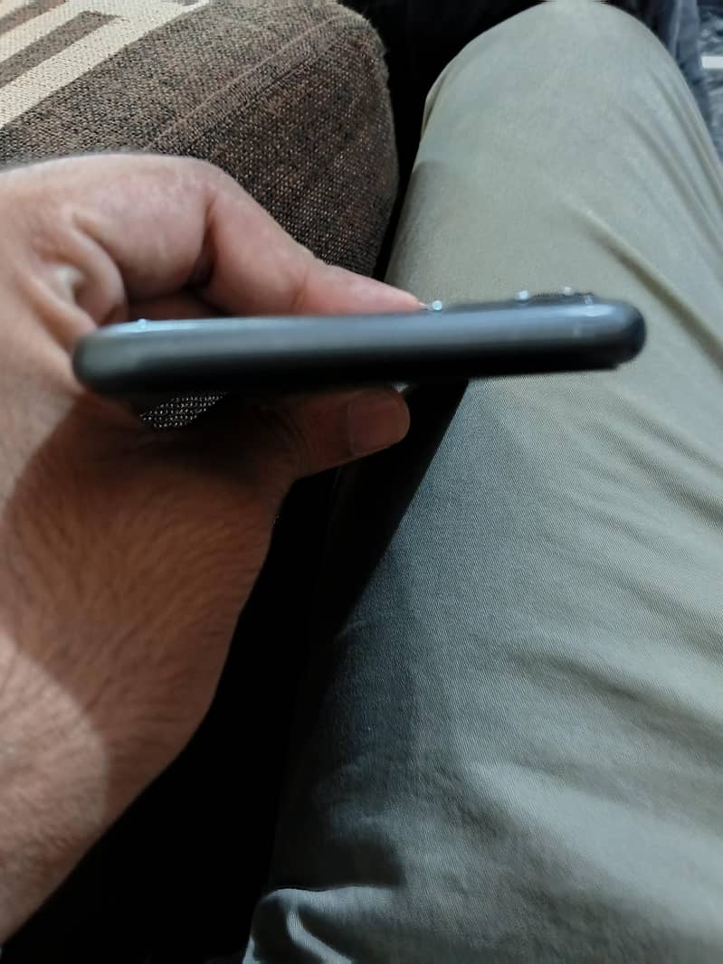 iPhone 11 7