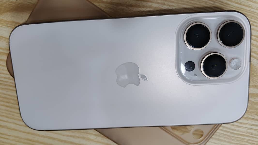 Apple iPhone 16 Pro 3