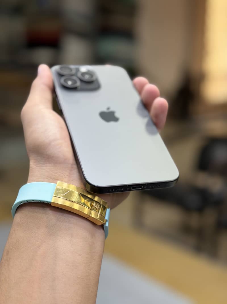 Apple iPhone 15 Pro Max 2