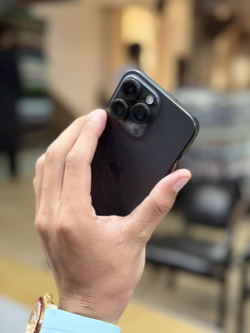 Apple iPhone 15 Pro Max 3