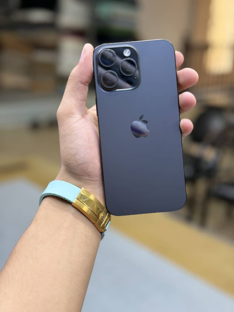Apple iPhone 15 Pro Max 6