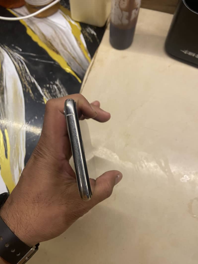 Apple iPhone 11 Pro Max 6