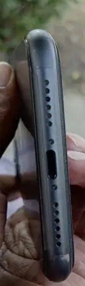 Apple iPhone 11 3