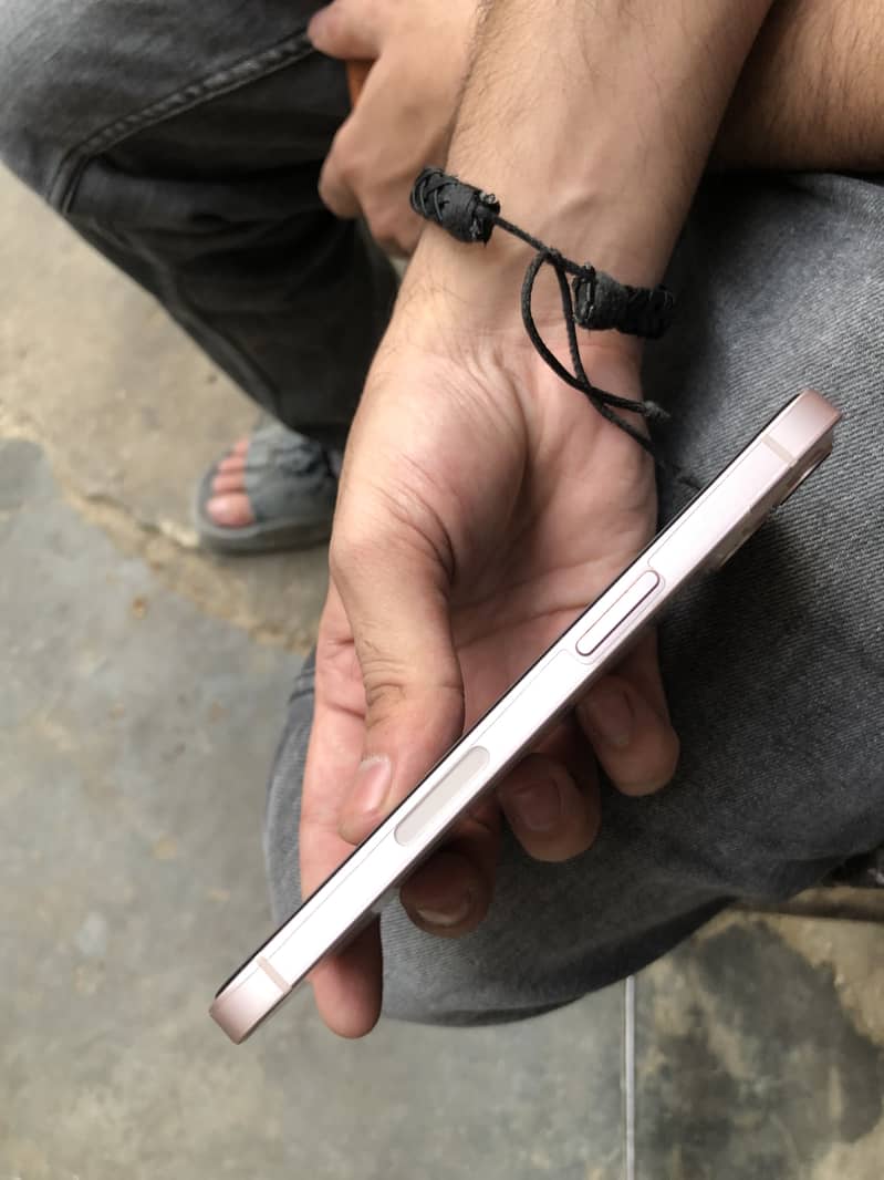 Apple iPhone 13 2