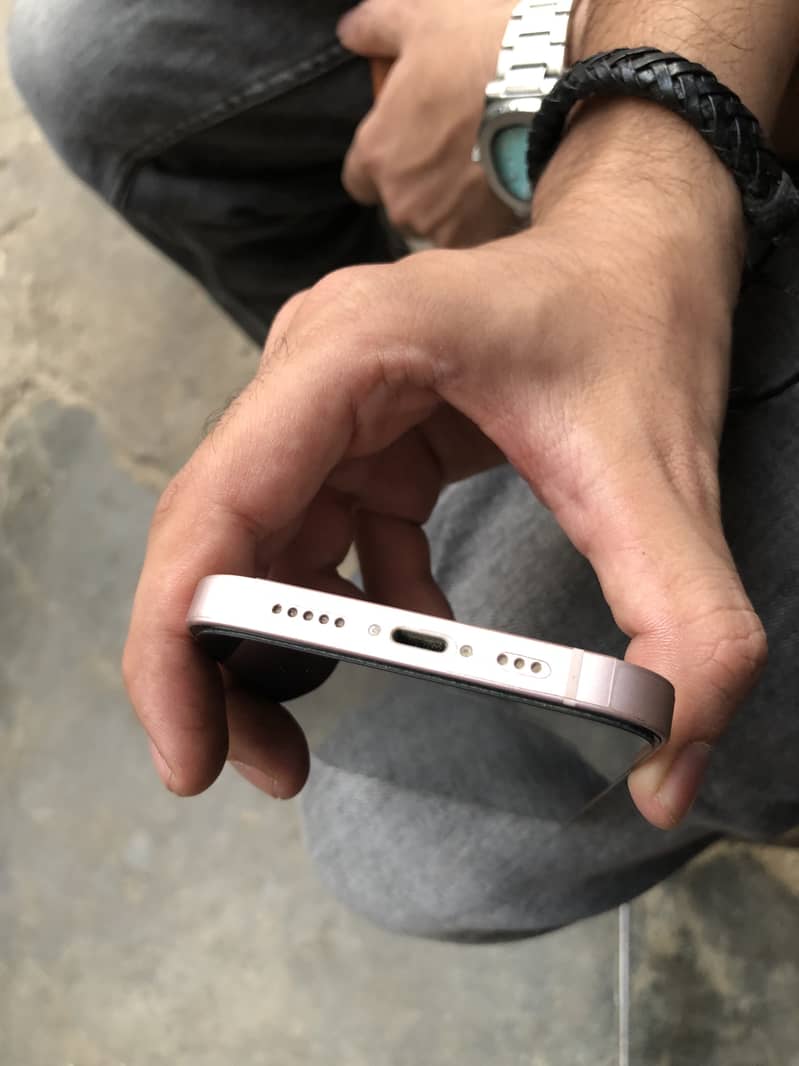 Apple iPhone 13 5