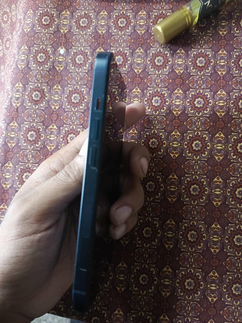 Apple iPhone 14 3