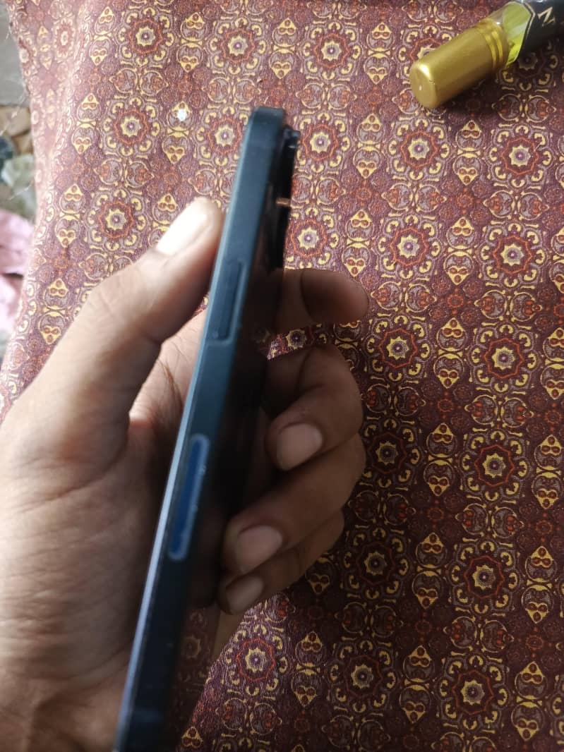 Apple iPhone 14 4