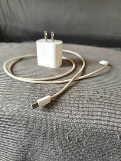 Apple iPhone 17 Pro Max original cable with original charger