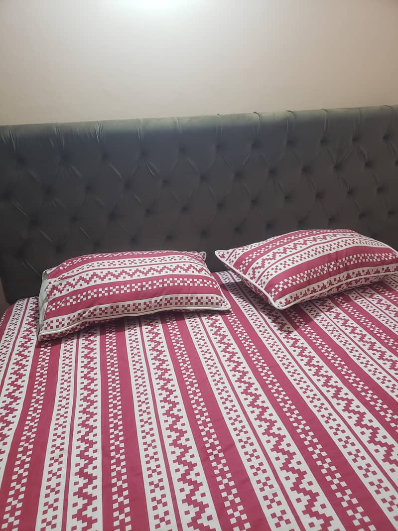 bed without side table 1