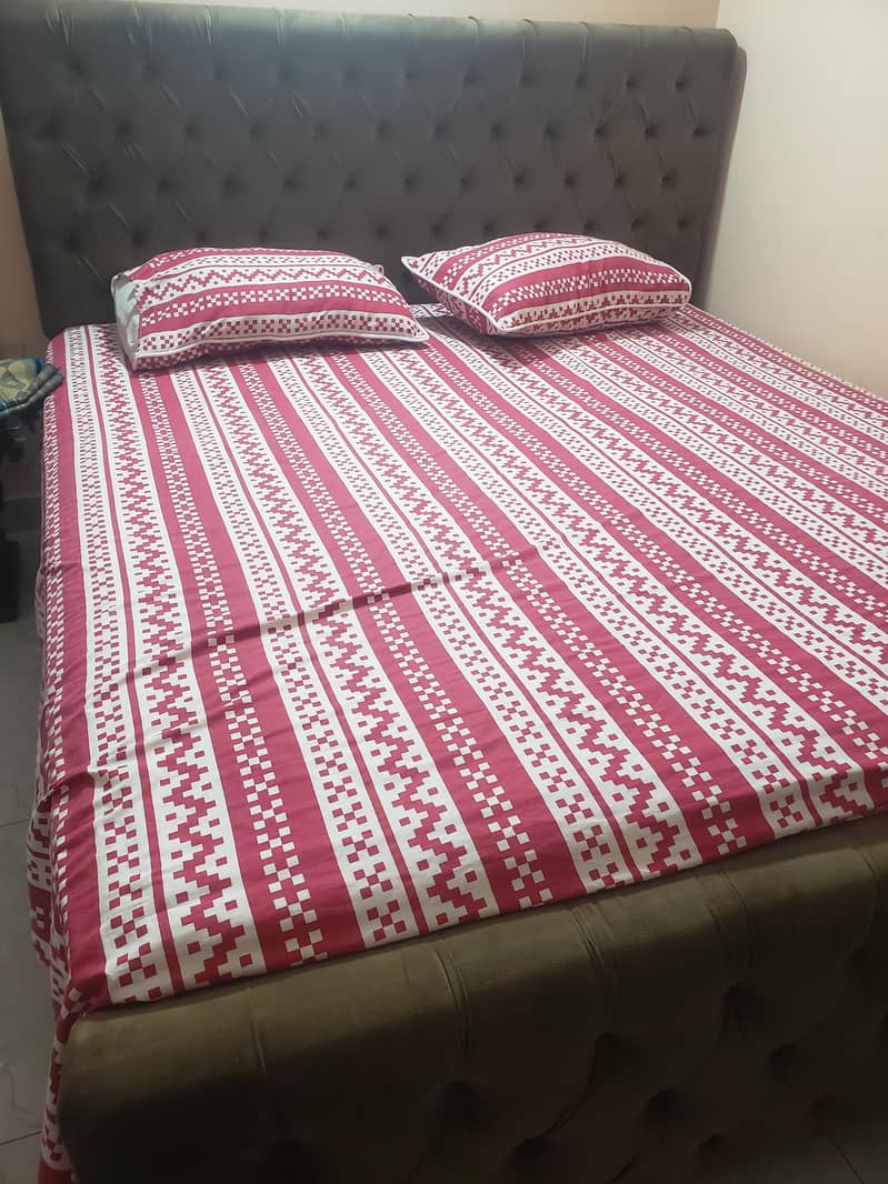 bed without side table 2