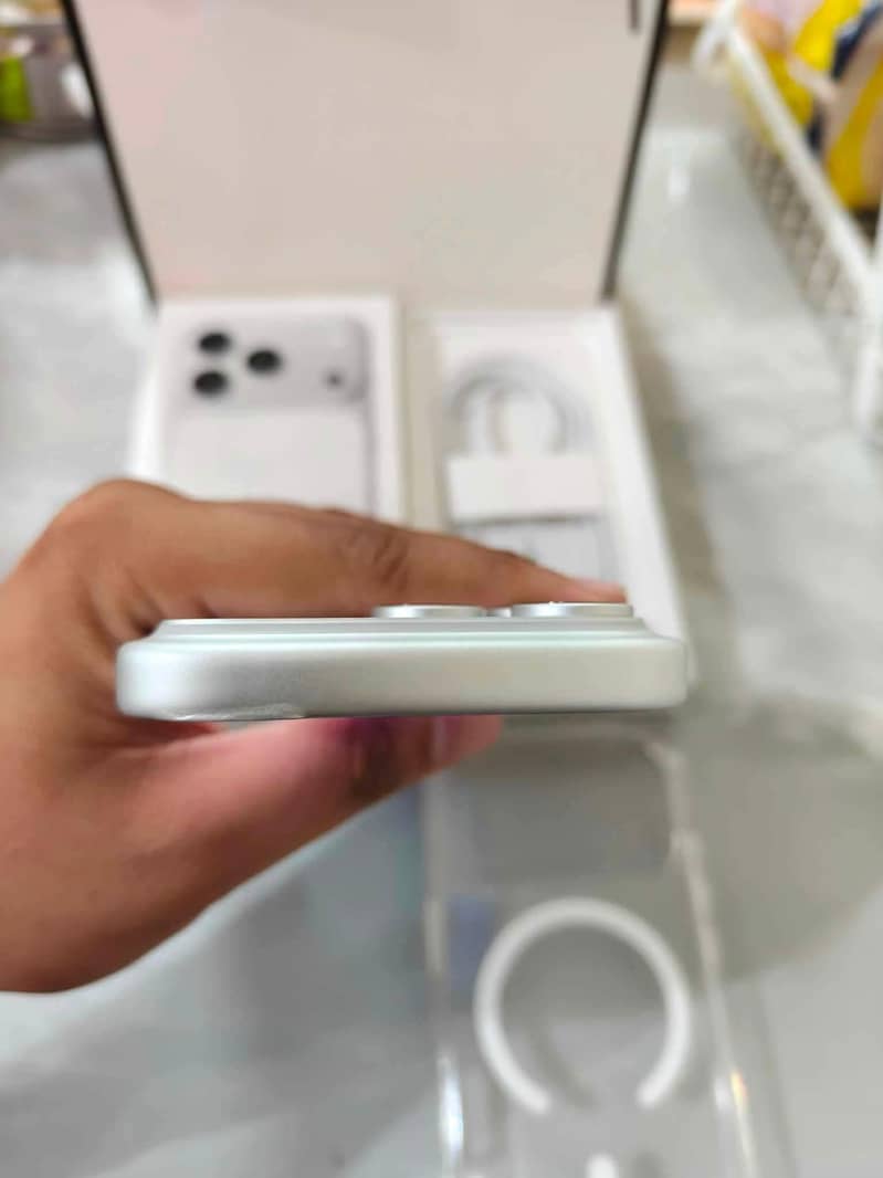 Apple iPhone 17 Pro Max 0