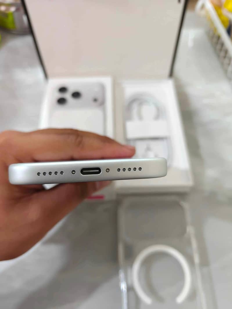 Apple iPhone 17 Pro Max 3