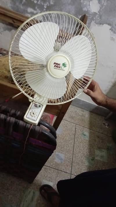 wall fan good condition