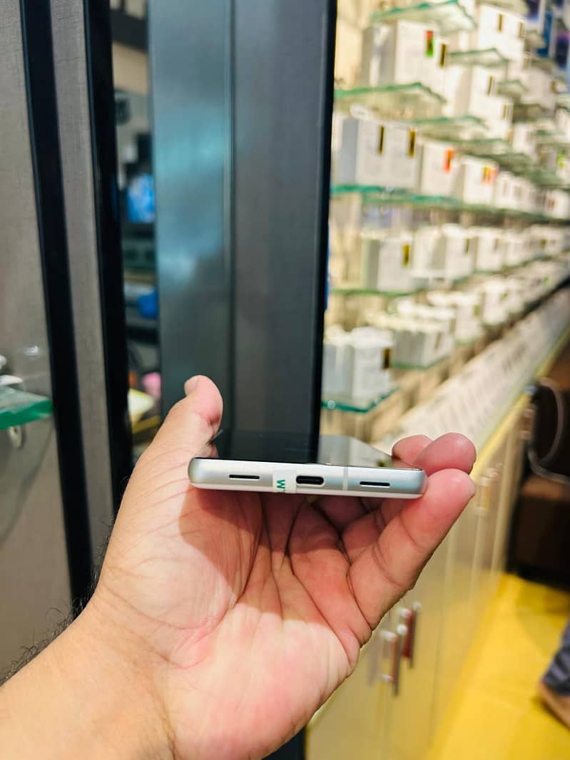 Google Pixel 7a 2