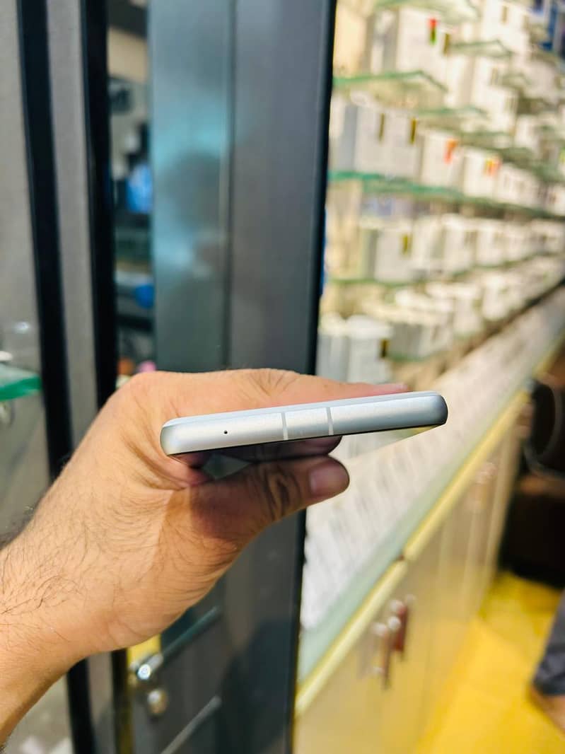 Google Pixel 7a 3